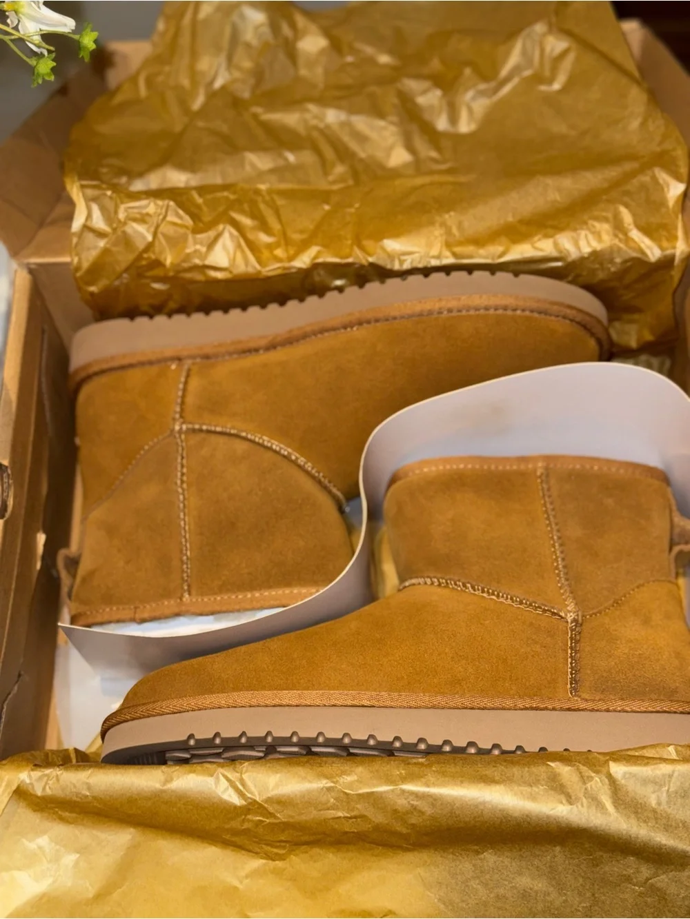 Koolaburra by UGG Classic Mini boots in a chestnut suede colorway S 8 NIB